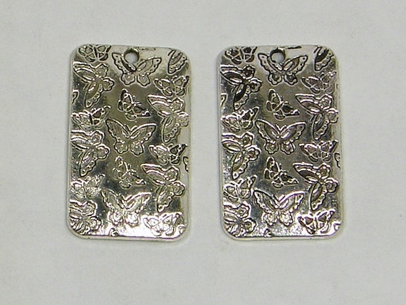 蝶の愛ペンダント、アンティークシルバー仕上げ（CH-AS-22）、4個