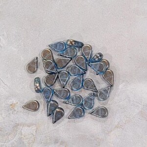 Amos par Puca Bead, Halo Sky Blue (Shadows), 2-Hole, 30 count, 5 x 8 mm, 00030-29263