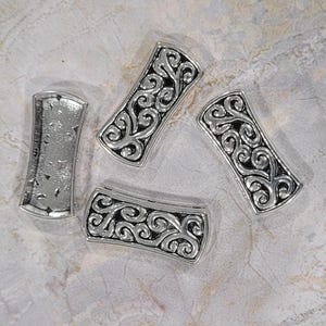Filigraan tussenkraal, 3 gaten, antiekzilveren afwerking, 26 x 12 mm, 4 stuks