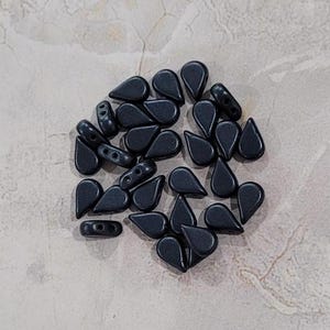 Amos par Puca Bead, Metallic Matte Dark Blue, 2-Hole, 30 count, 5 x 8 mm