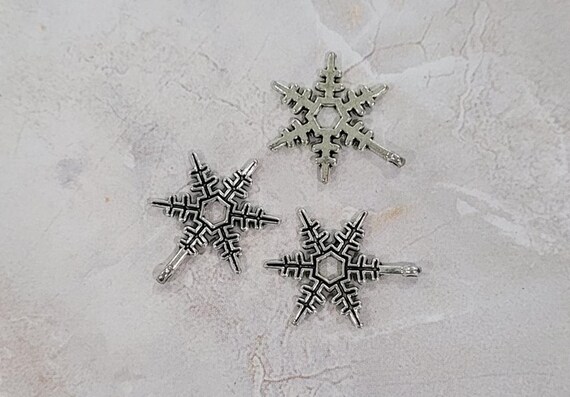 Snowflake Charm, Antique Silver Finish (CH-AS-31), 10 count