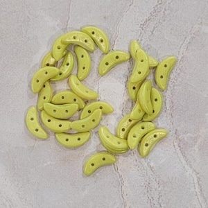 CzechMate Crescents, Pacifica Honeydew, 2 Hole Bead, (391-310-PS1010), 30 count