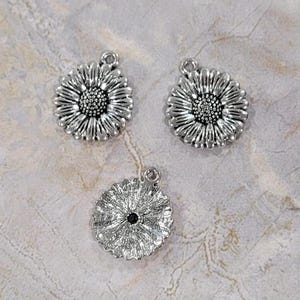 Daisy Charm, Sunflower Charm, Flower Charm, Antique Silver Finish (CH-AS-47), 5 count