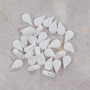 Amos par Puca Bead, Opaque White, 2-Hole, 30 count, 5 x 8 mm