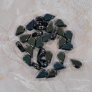 Amos par Puca Bead, Full Celsian, 2-Hole, 30 count, 5 x 8 mm. (23980-22500)