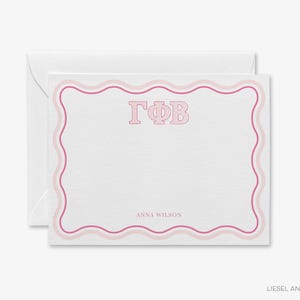Gamma Phi Beta Personalizowane artykuły piśmiennicze | Karty podarunkowe na Dzień Bid | Notatki z podziękowaniami ΓΦB | Duży mały prezent dla stowarzyszenia | Preppy Pink Wave