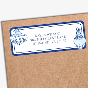 Etiqueta de dirección de retorno navideña IMPRESA / Sobre de dirección blanco / Etiqueta adhesiva de envío con adorno personalizado / Tarjeta navideña familiar azul y blanca