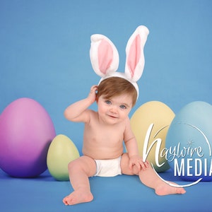 Bebé, niño, niño, fotografía de Pascua fondo de fondo digital con huevos grandes para fotógrafos en azul - Descarga instantánea