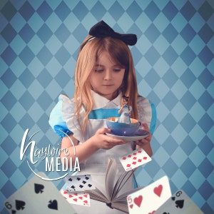 Alice im Wunderland Kinder Märchen digitale Kulisse für Fotografen mit PNG-Karte Layer - Mädchen Geburtstagskarte Einladung