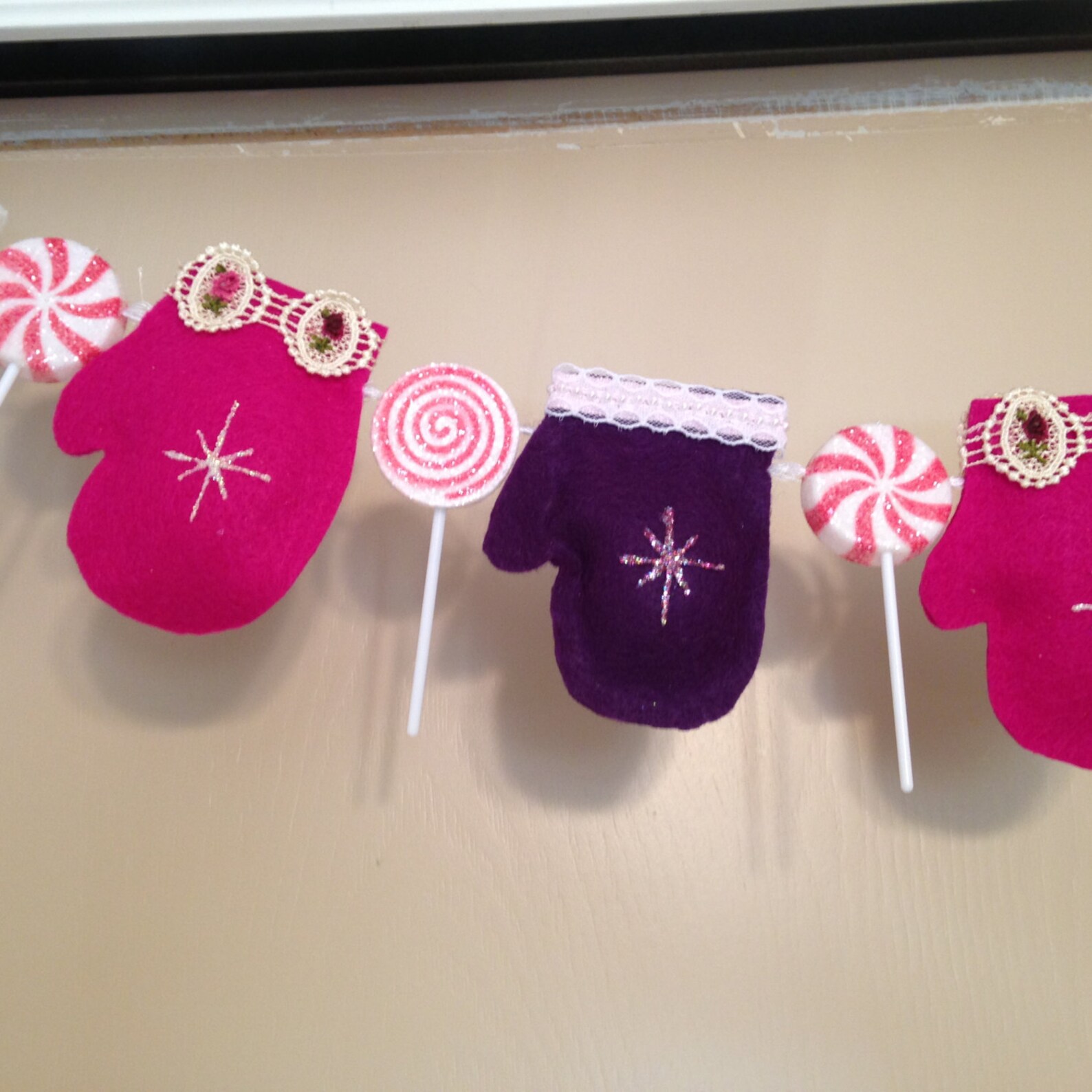 Felt Mitten Garland to decorate any part of your home for Etsy