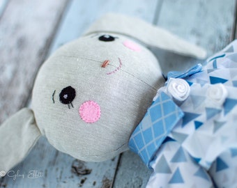 Poupée lapin « Mon amie MOLLY » et sa garde-robe d'été, poupée habillée, doudou, peluche, poupée en lin, patron de couture PDF