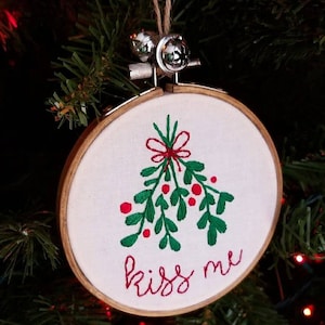 Hand Embroidered 4&quot; Christmas Ornament Mistletoe Kiss Me Christmas Decor