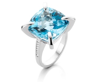 Cocktailring "Swiss Blue Statement" with a blue topaz. Free shipping!