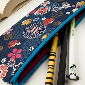 Astuccio portapenne kawaii con uccelli e fiori, astuccio con cerniera in cotone giapponese, grazioso organizer a forma di uccello, astuccio in tessuto Kobayashi fatto a mano