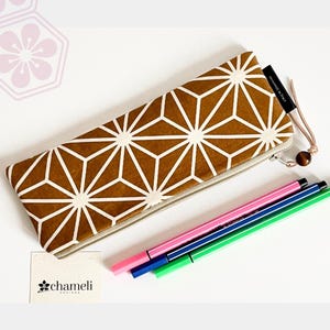 Astuccio portapenne con stampa Asanoha color ocra / Astuccio con cerniera con motivo a foglie di canapa giapponese / Organizer per cancelleria fatto a mano / Borsa per il trucco, regalo unico