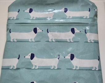 Bolsa de tela hule con forma de perro salchicha hecha a mano con percha