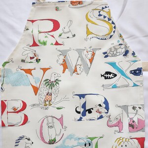 Delantal infantil con alfabeto de animales / Delantal para niños pequeños / Mono / Delantal para niños