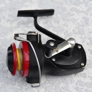 Vintage Pflueger 1000 Spinning Reel