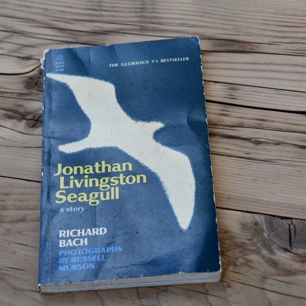 Paperback Book, Jonathan Livingston Seagull by Richard Bach