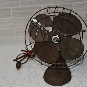 Vintage Handy Breeze Electric Fan