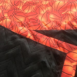 Coprimaterasso per il pisolino con coperta, per scuola materna e asilo nido, coprimaterasso personalizzato, coperta in minky a zig zag nera con motivo a basket, PRONTA per la spedizione