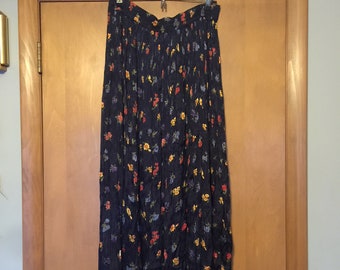 Classic 1990's 100% Crinkle Rayon Broomstick Skirt from Requirements in size Medium