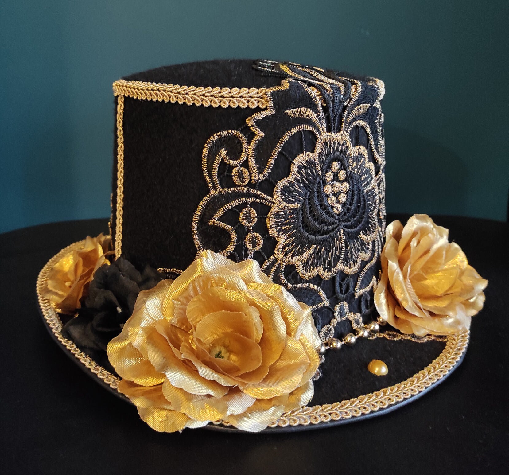 Top Hat | Flowers Roses Lace Beads | Black Gold | Gothic 