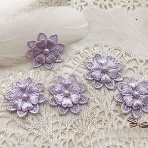 25個 3.5 cm 1.37インチ幅 紫 3Dビーズ花柄オーガンザ刺繍レースアップリケパッチ L14Q186