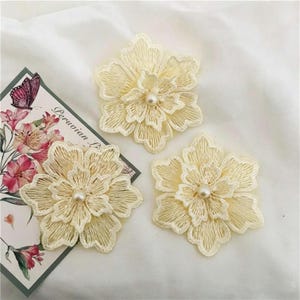 10 st. gul 3D pärlblommig spetsapplikation broderad blomlapp för kläder dunjacka presentpåse sy-på reparationslapp 6,2 x 7 cm L14F57