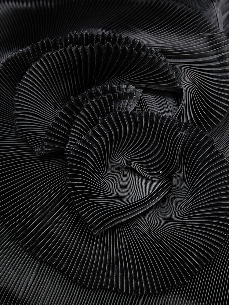 Black Pleated Organza Fabric Plisse Fabric Accordion Crimping Wrinkle Stiff Wedding Dress Modeling Decorative Designer Fabric M105F7