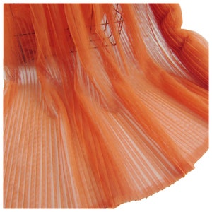 Orange Rüschen Plissee Mesh-Gewebe Crinkle Akkordeon Plissee Tüll Stoff für Kleid-Rock-Abend-Kleider 61 Zoll Breite LX179
