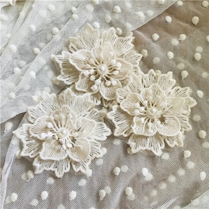 Fiore Pizzo Applique 10pcs Avorio Beige Perline Organza Ricamo Patch floreali per abito Maglione Vestiti Decorazione 8cm 3.1 "Largo L14F27