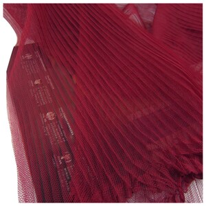 Weinroter Rüschen Plissee Mesh-Gewebe Crinkle Akkordeon Plissee Tüll Stoff für Kleid-Rock-Abend-Kleider 61 Zoll Breite LX179