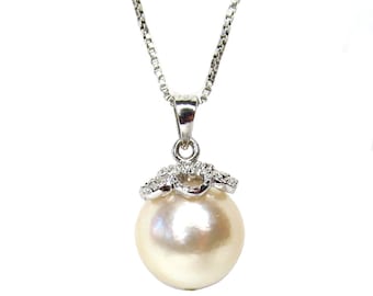 Hermoso colgante de filigrana con perla de los Mares del Sur en color champán claro, redondo, en plata de ley 925