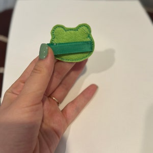 Frog hair clip image 2