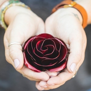 Regalo personalizado Rosa de metal rojo de hierro forjado forjado a mano imagen 4