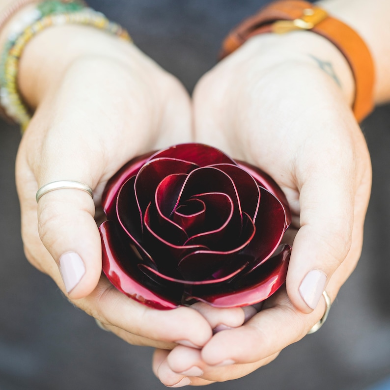 Personalisierte Geschenk handgeschmiedete Rose aus rotem Metall Bild 4