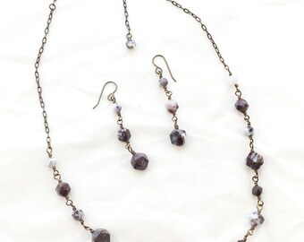 Red Lightning Agate Jewelry Set: Vintaj Brass Necklace and Earrings