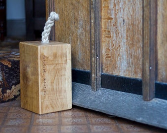 The Fine Wooden Article Solid Oak and Rope Personalised Engraved Door Stop (Medium)