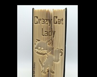 Patrón de plegado de libro "La loca de los gatos" (Descarga PDF)