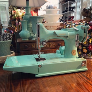 Singer Featherweight 221 Sewing Machine Custom Painted Color of Choice image 3