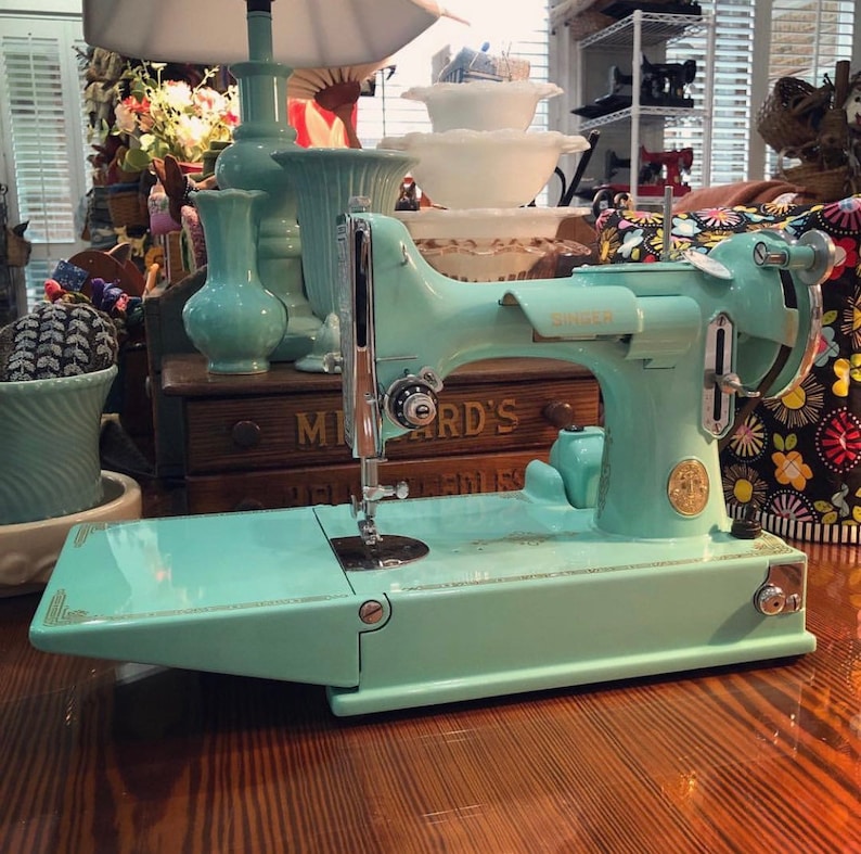 Singer Featherweight 221 Sewing Machine Custom Painted Color of Choice image 3