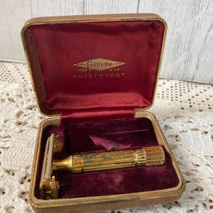 Vintage 1940&#39;s Gillette Gold Aristocrat DE TTO Safety Razor w/ Case