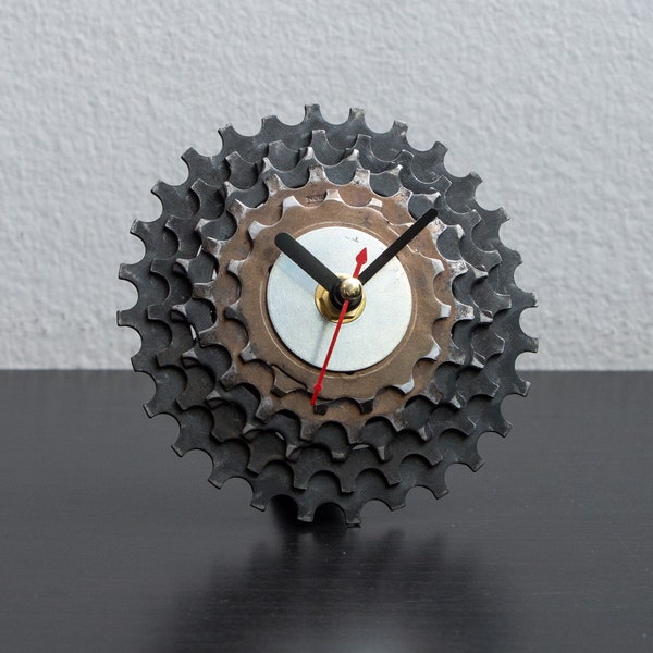 Horloge industrielle, Horloge en métal, Horloge de designer, Horloge originale, Horloge de bureau, Horloge unique, Horloge moderne, Horloge à engrenages, Cadeau de cycliste, Cadeau unique