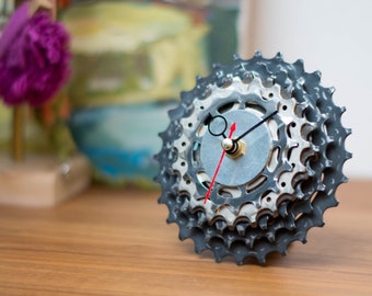 Bike Gear Desk Clock, Cyclist Gift Idea, Bicycle Sprockets Clock, Recycled Bicycle Parts Art, Unique Industrial Desk Decor, Bicycle Art