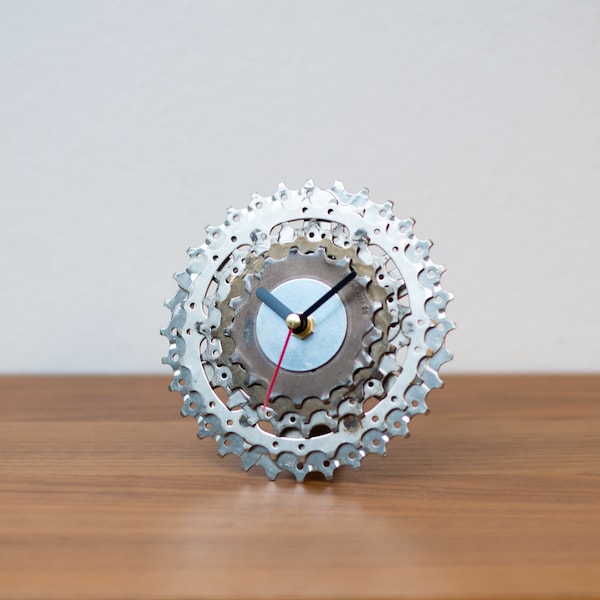 Horloge en métal, horloge murale en métal, horloge industrielle, horloge de vélo unique, horloge moderne, horloge de bureau en métal, horloge steampunk en métal, horloge de vélo