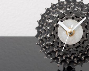 Fahrrad Uhr, Steampunk Dekor, Industrie Dekor, Kleine Fahrrad Uhr, Einzigartige Uhr, Geschenk Freund, Geschenk Ehemann, Vater Geschenk
