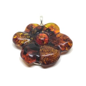 Silver pendant with amber / Flower
