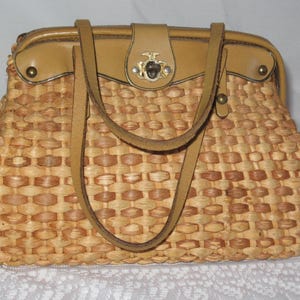 Vintage Strohhandtasche mit Metall und Leder Anhänge/Stroh Handtaschen/Handtaschen/alte Handtaschen