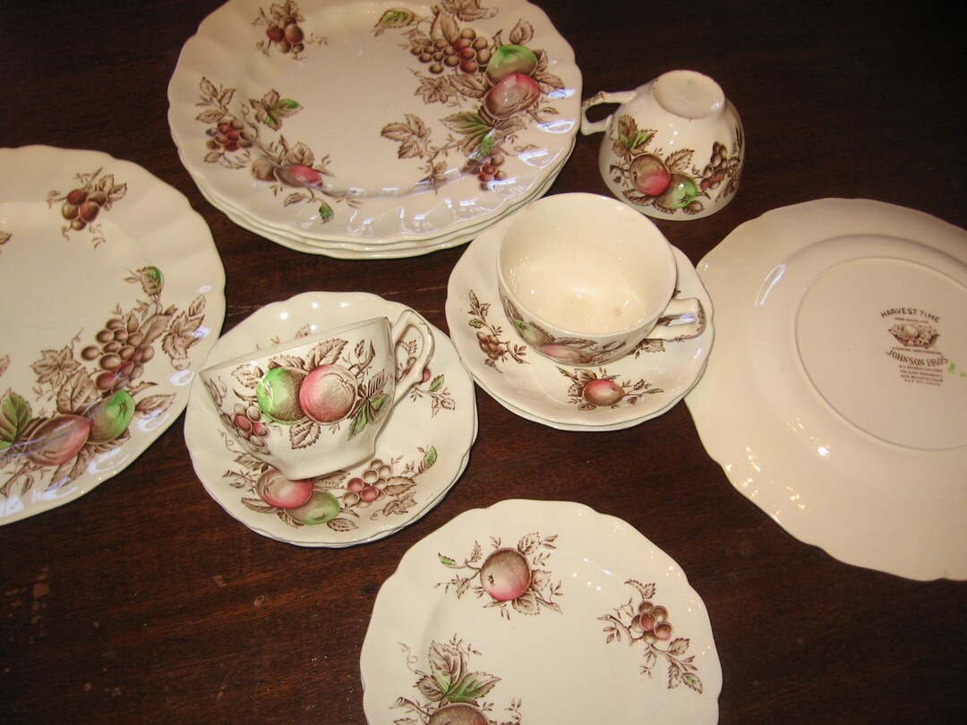 Johnson Brothers Genuine Hand Engraving Dinnerware/kitchenware/johnson